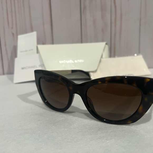 Michael Kors new never used sunglasses - Picture 3 of 7